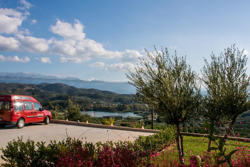 Agia  Aksos Suites Accessible Accommodation מראה חיצוני תמונה